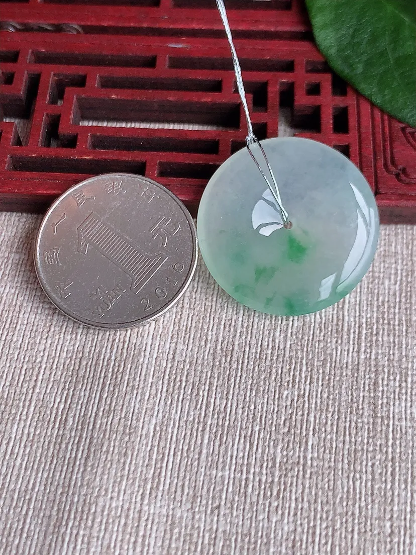 天然A货翡翠飘绿平安扣吊坠尺寸27.4×5.4m量8.34g 0504