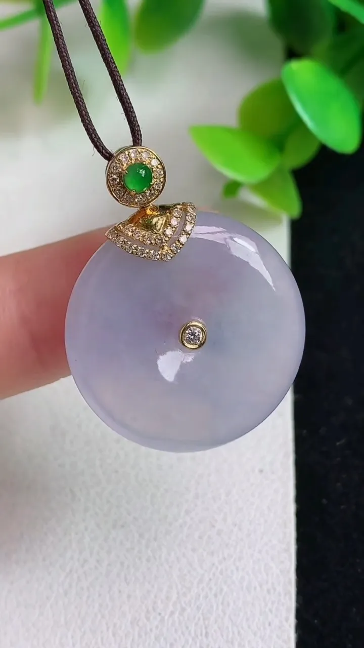天然A货翡翠紫罗兰平安扣吊坠，尺寸22.8-4.8，重量:6.10g
5月6日