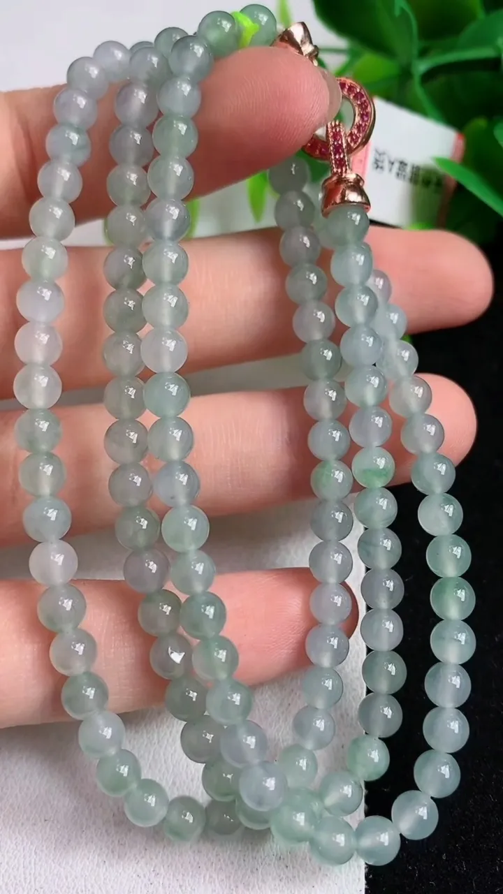 天然A货翡翠圆珠项链125颗，尺寸5，重量:26.85g5月6日
工厂直销收藏佳品,种好水足，色泽均匀，有种有色，上手高大气！