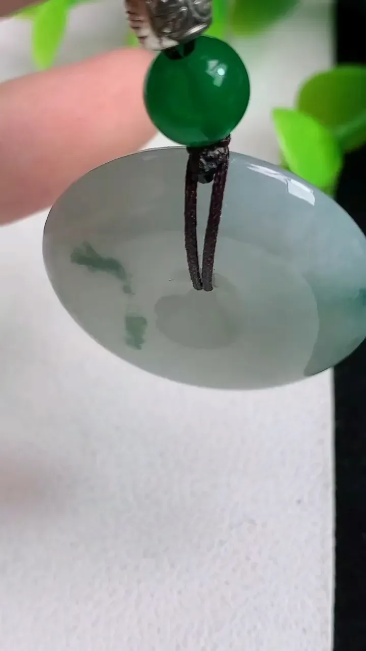 天然A货翡翠飘花平安扣吊坠，尺寸30-7.1，重:13.07g
5月6日