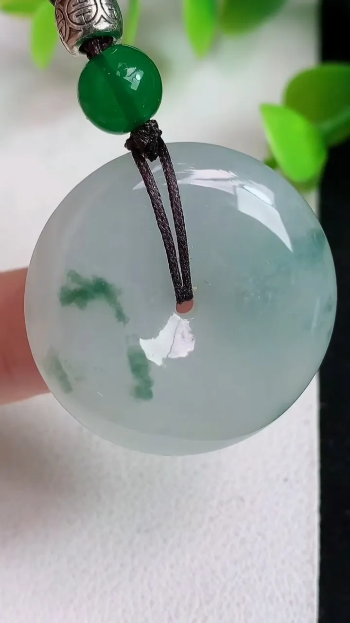 天然A货翡翠飘花平安扣吊坠，尺寸30-7.1，重:13.07g
5月6日