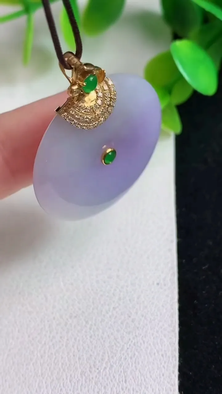 天然A货翡翠k金紫罗兰平安扣吊坠，尺寸28.2-6，重量:11.03g
5月6日