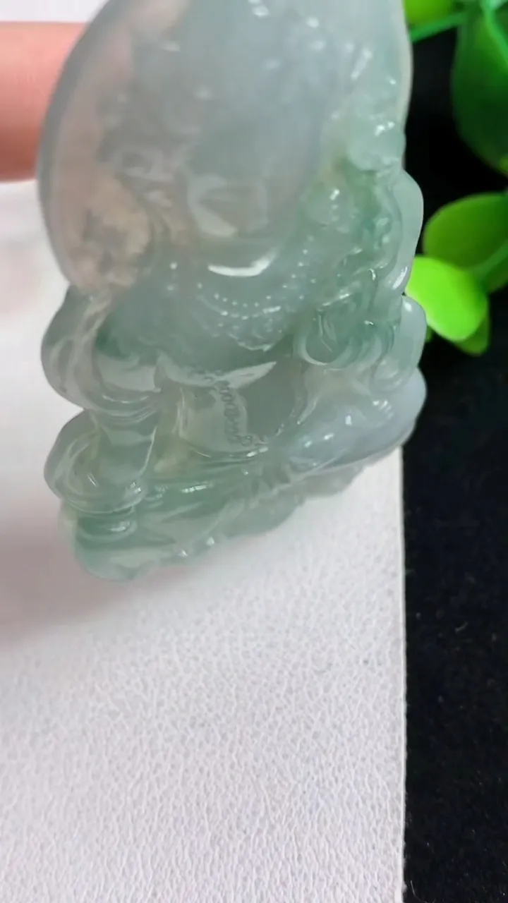 天然A货翡翠大势至观音菩萨吊坠，尺寸64.8-37-6，重量:22.38g
5月6日