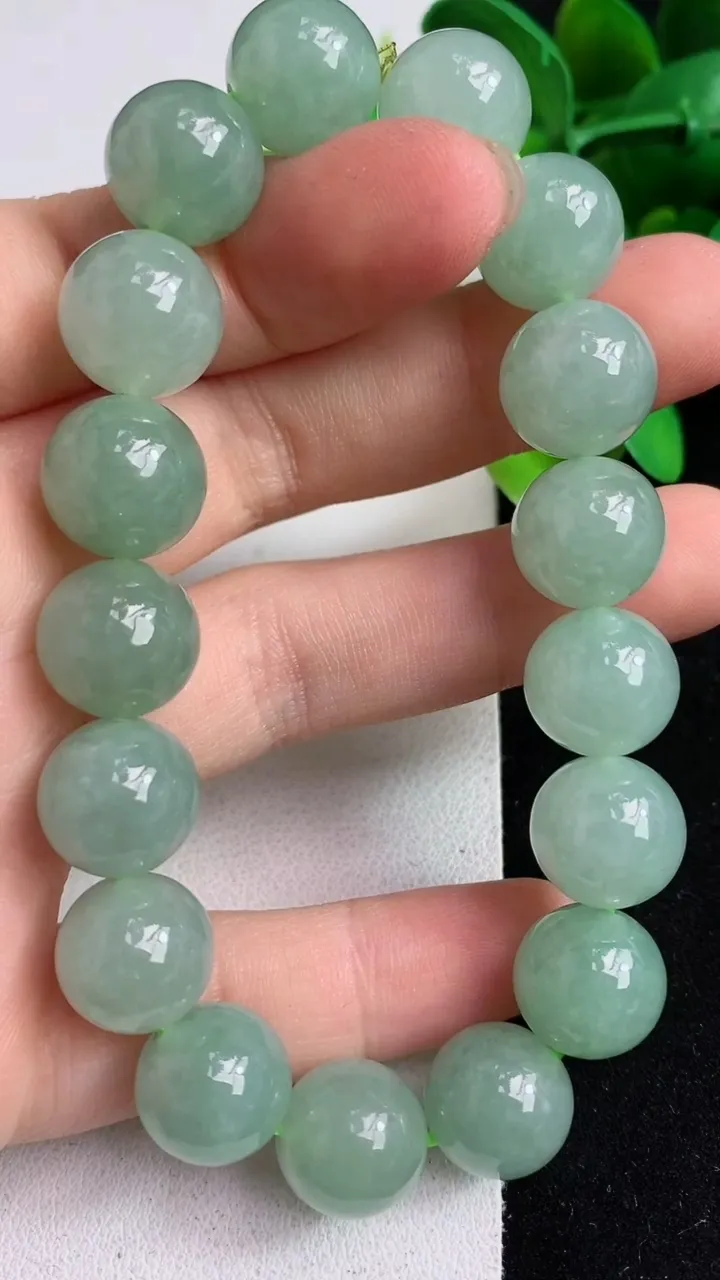 天然A货翡翠圆珠手串17颗，尺寸12，重量:50.48g5月6日
工厂直销收藏佳品,种好水足，色泽均