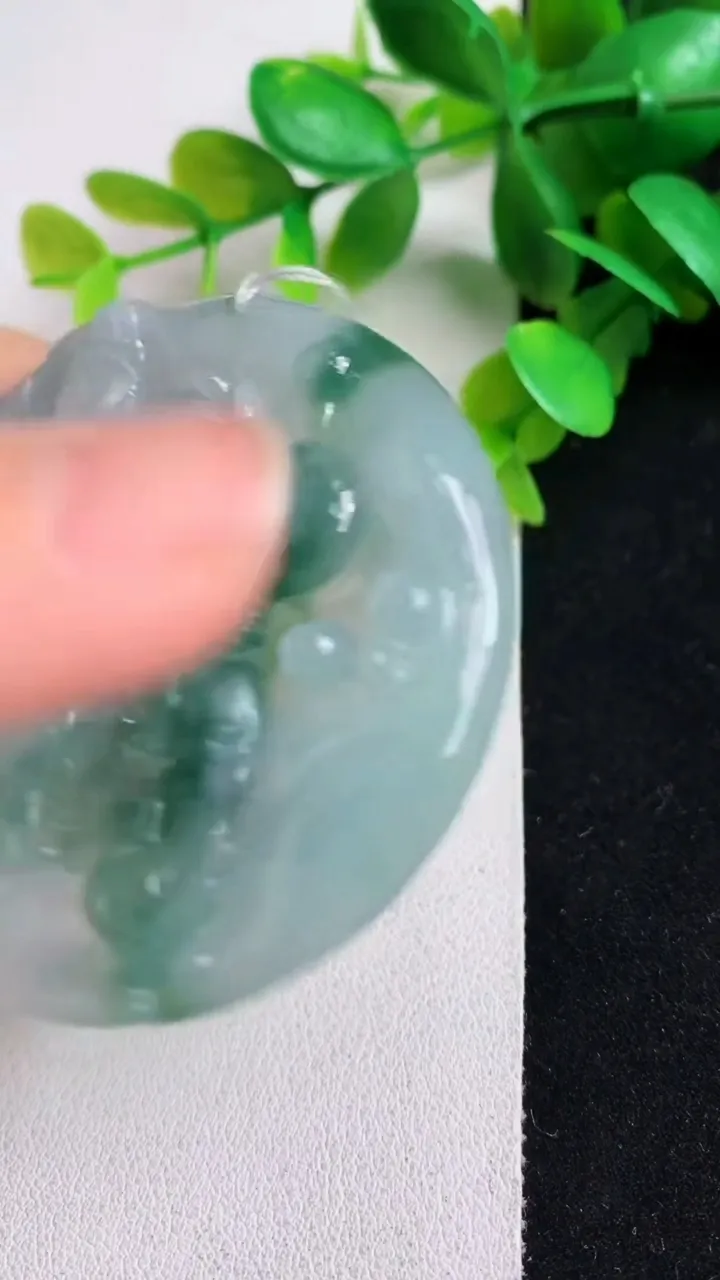 天然A货翡翠文殊菩萨吊坠，尺寸56.7-6.4，重量:39.08g
5月6日