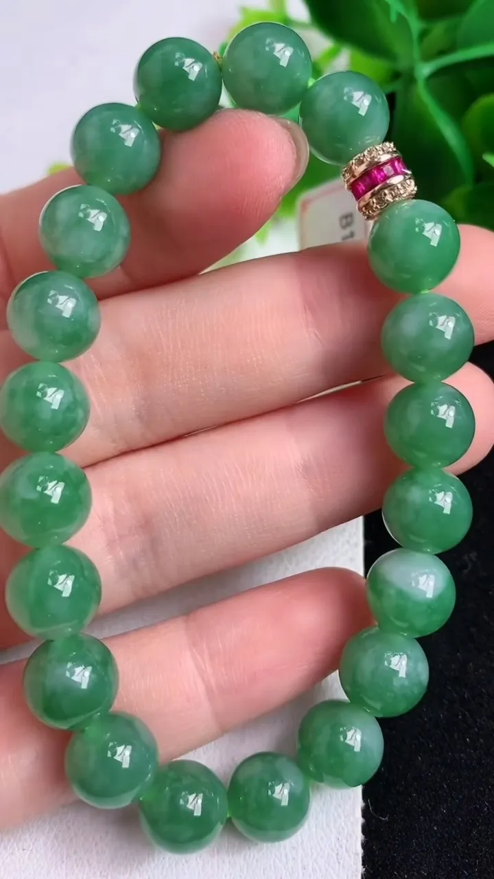 天然A货翡翠圆珠手串20颗，尺寸8.6，重量:25.51g5月6日
工厂直销收藏佳品,种好水足，色泽均匀，有种有色，上手高大气！