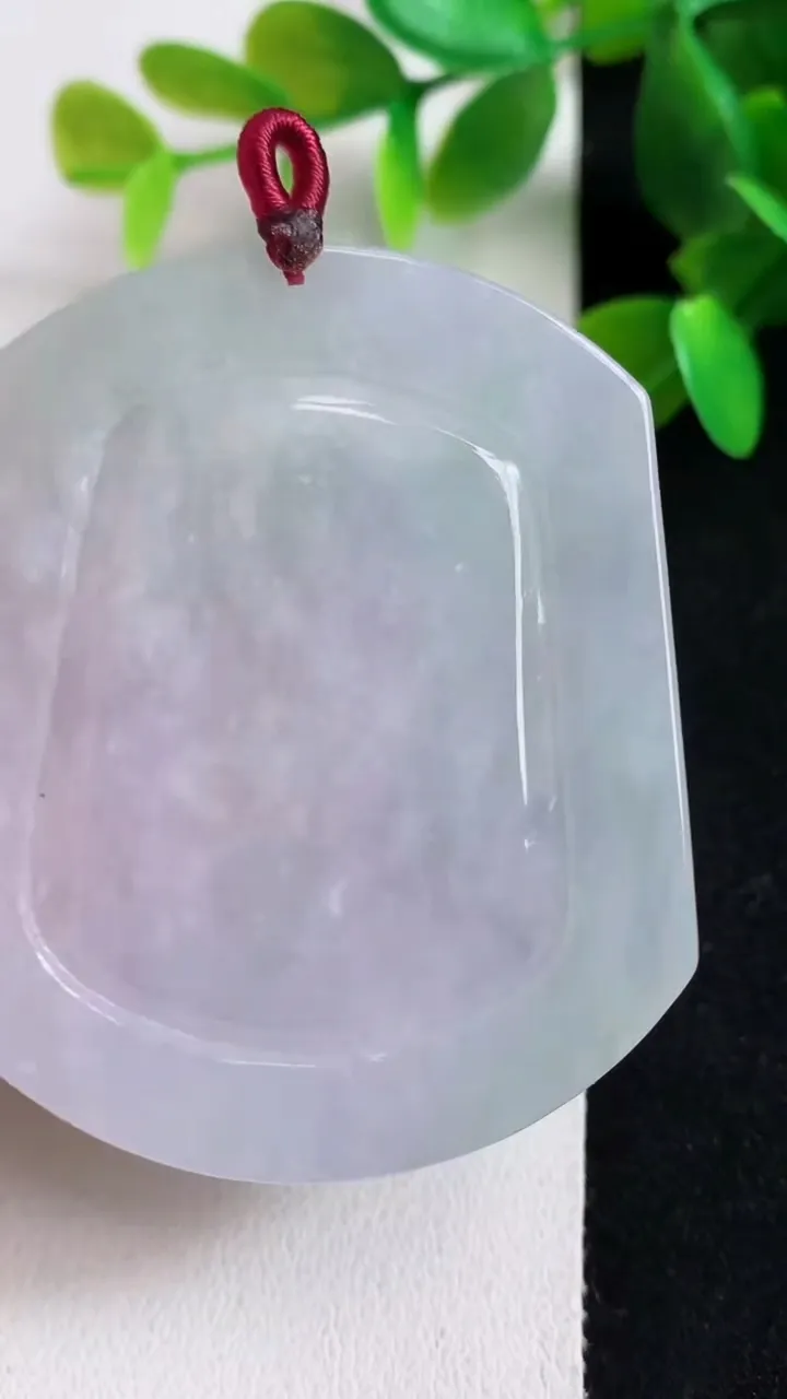 天然A货翡翠春带彩 紫罗兰生肖蛇吊坠，尺寸52.6-44.3-6，重量:26.24g
5月6日