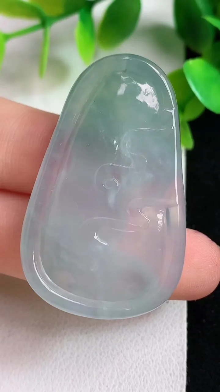 天然A货翡翠普贤菩萨吊坠，尺寸43-27-7.8，重量:15.58g
5月6日