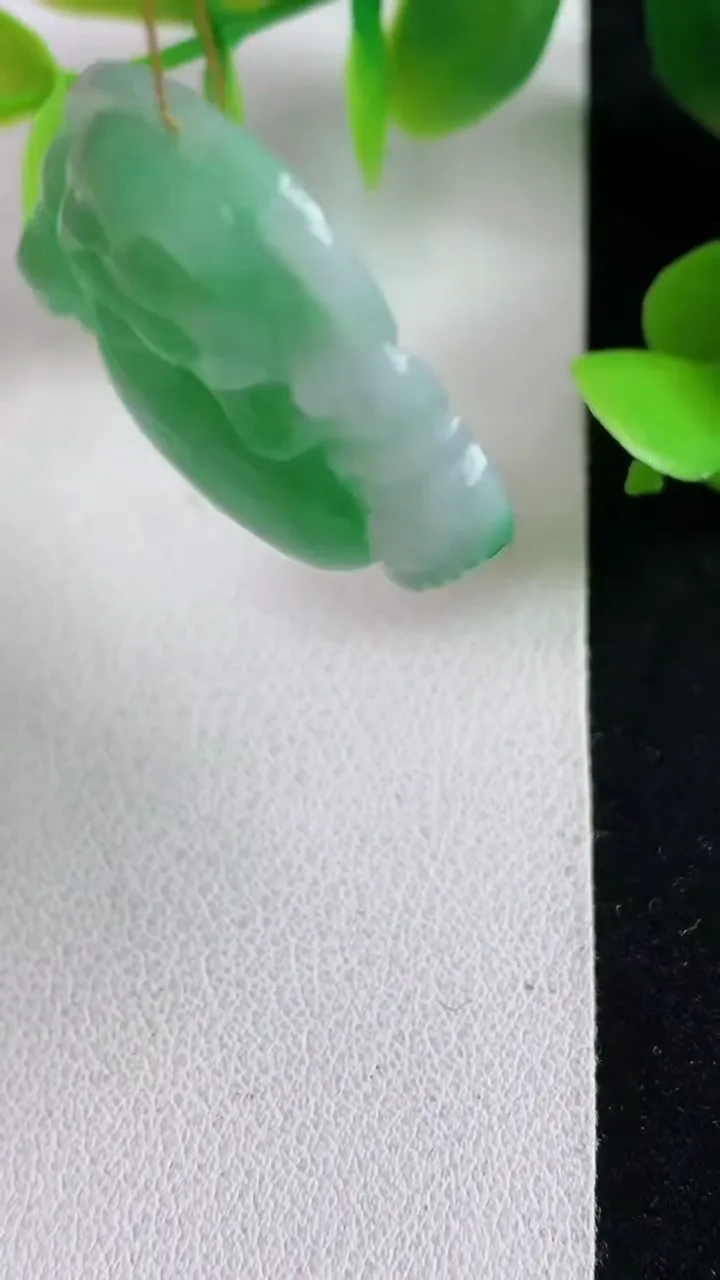 天然A货翡翠佛公吊坠，尺寸28-31-7，重量:10.37g
5月6日