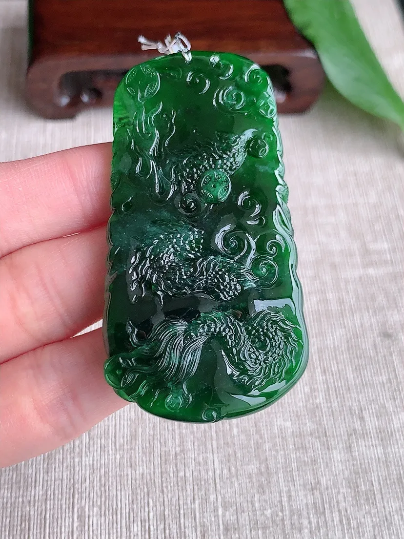 天然A货翡翠满色龙牌吊坠尺寸62.8×33.5×8.8m量27.00g 0504