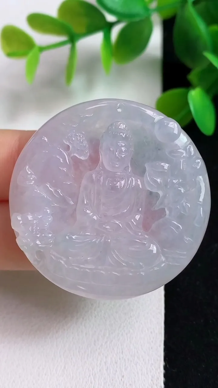 天然A货翡翠白冰大日如来吊坠，尺寸40-4.8，重量:15.20g
5月6日