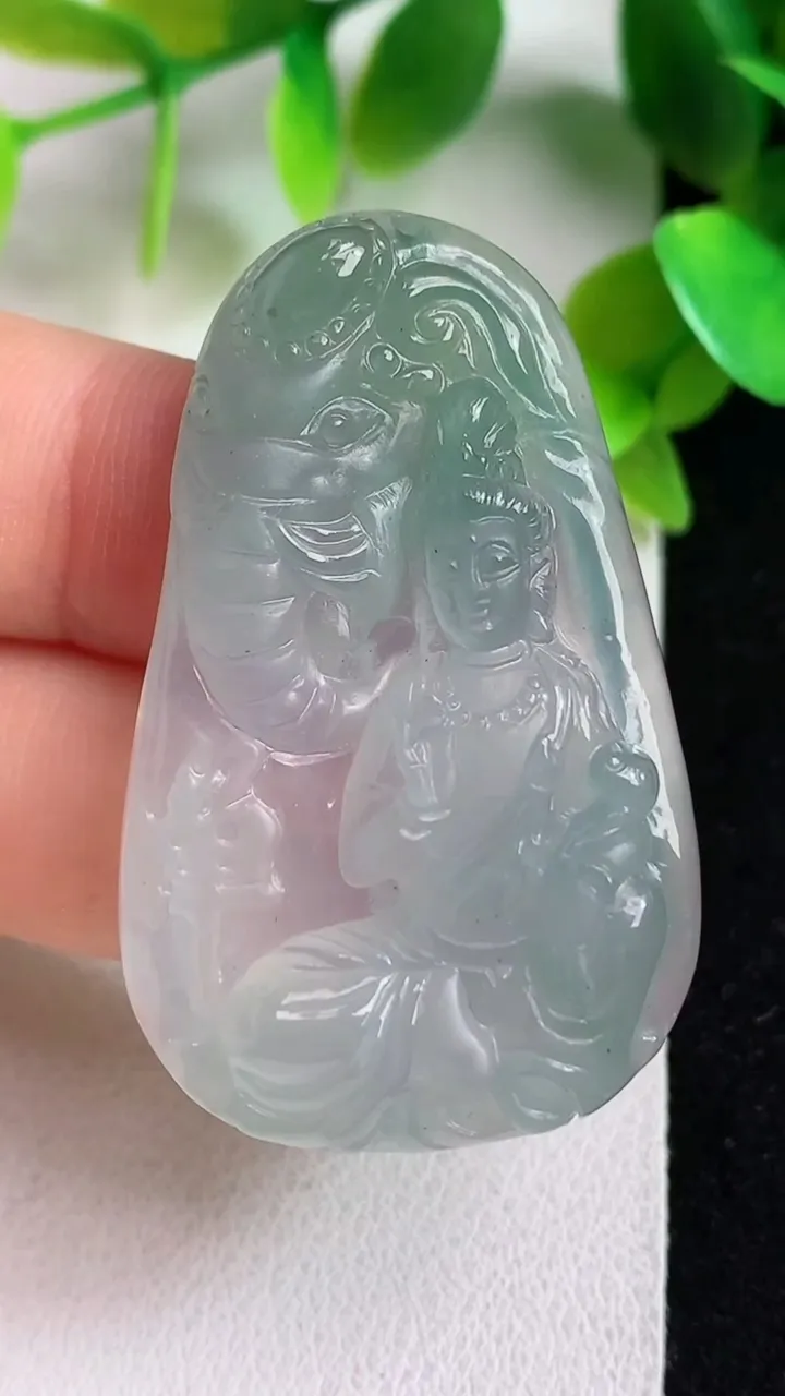 天然A货翡翠普贤菩萨吊坠，尺寸43-27-7.8，重量:15.58g
5月6日