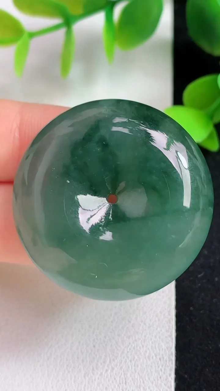 天然A货翡翠平安扣吊坠，尺寸34.4-8.8，重量:20.62g
5月6日