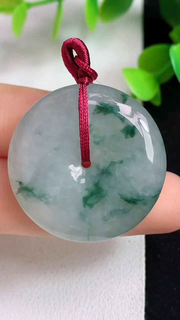 天然A货翡翠飘花平安扣吊坠，尺寸30.6-6.6，重量:12.76g
5月6日