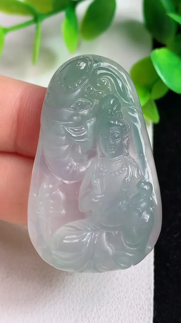 天然A货翡翠普贤菩萨吊坠，尺寸43-27-7.8，重量:15.58g
5月6日