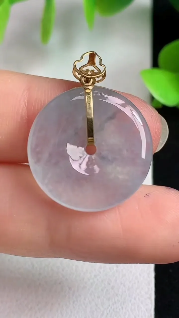 天然A货翡翠飘花平安扣吊坠，尺寸20-4，重量:3.54g
5月6日