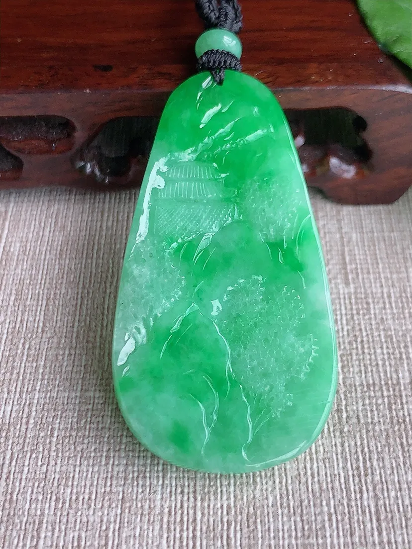 天然A货翡翠飘阳绿意境山水牌吊坠尺寸55×29.2×7.6m量29.82g 0504