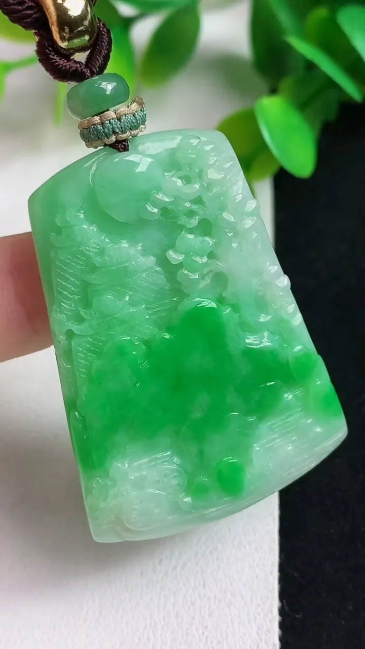 天然A货翡翠山水牌吊坠，尺寸44-32.8-5，重量:20.32g
5月6日