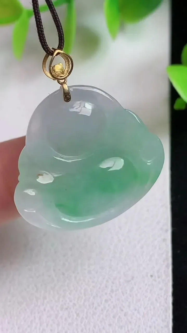 天然A货翡翠佛公吊坠，尺寸23.4-26-5.5，重量:5.16g
5月6日