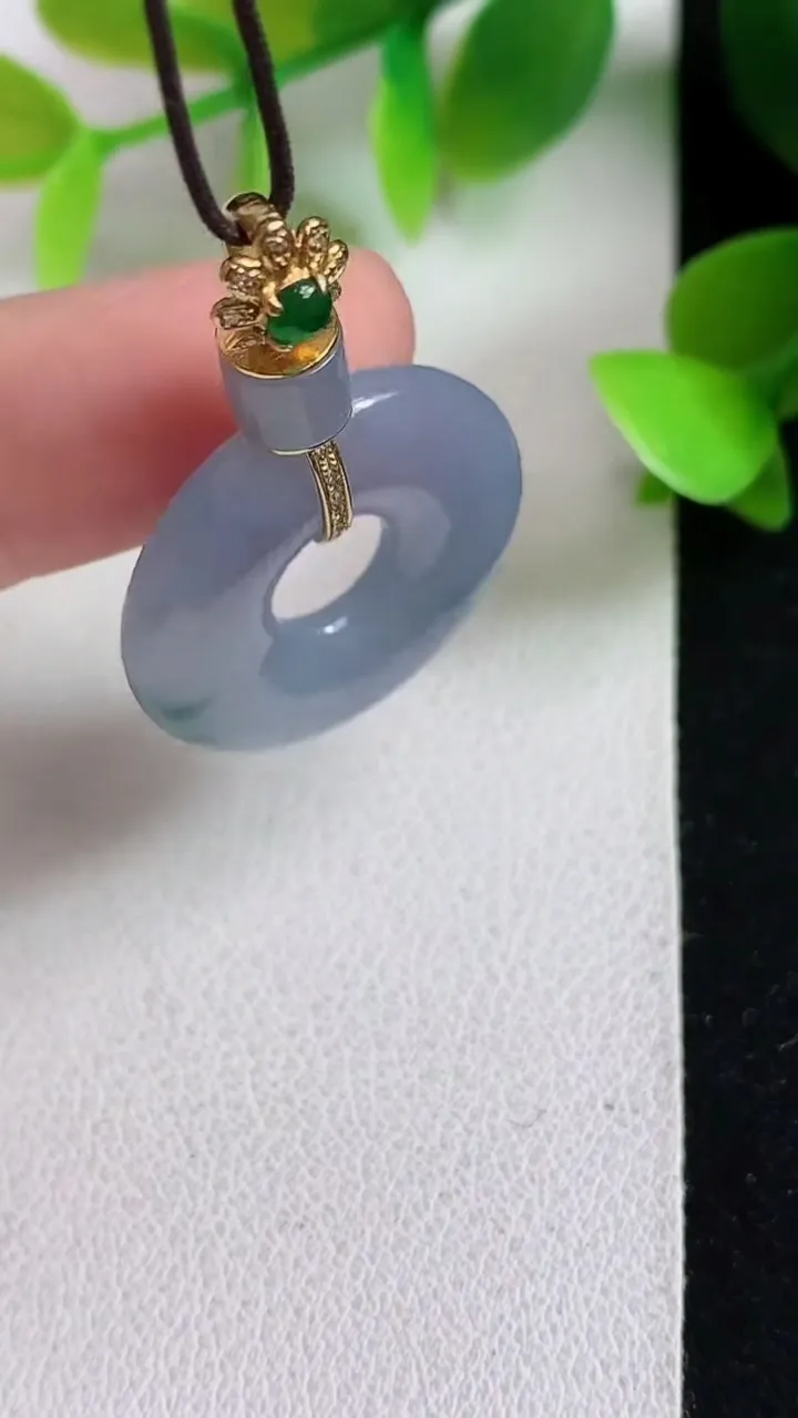 天然A货翡翠k金紫罗兰 飘花平安环吊坠，尺寸23-4.5，重量:5.66g
5月6日