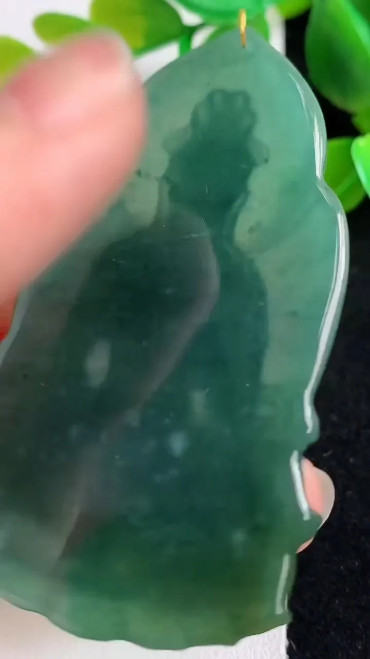 天然A货翡翠蓝水双彩观音菩萨吊坠，尺寸65-38.7-5.8，重量:25.20g
5月6日