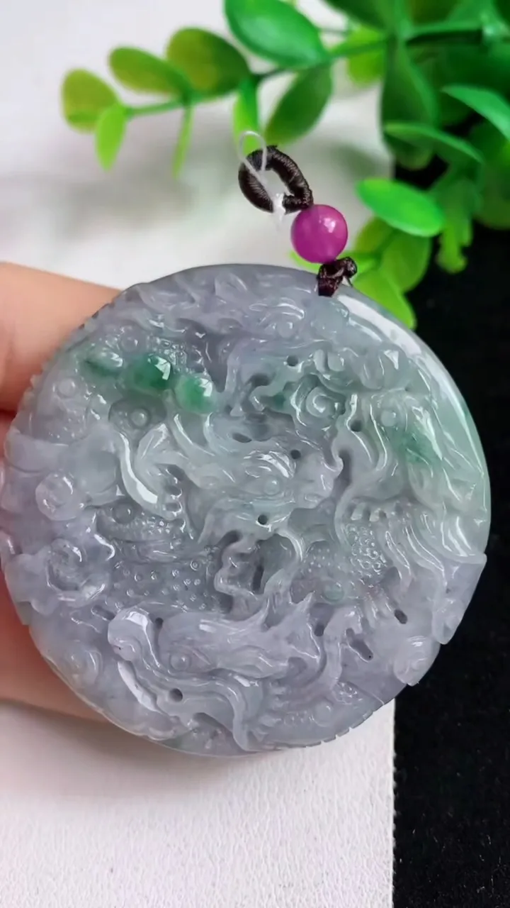 天然A货翡翠春带彩 紫罗兰九龙至尊 龙牌吊坠，尺寸53-10.2，重:54.80g
5月7日