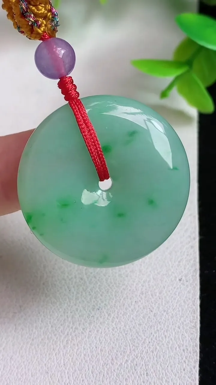 天然A货翡翠平安扣吊坠，尺寸29-5.9，重:10.40g
5月7日