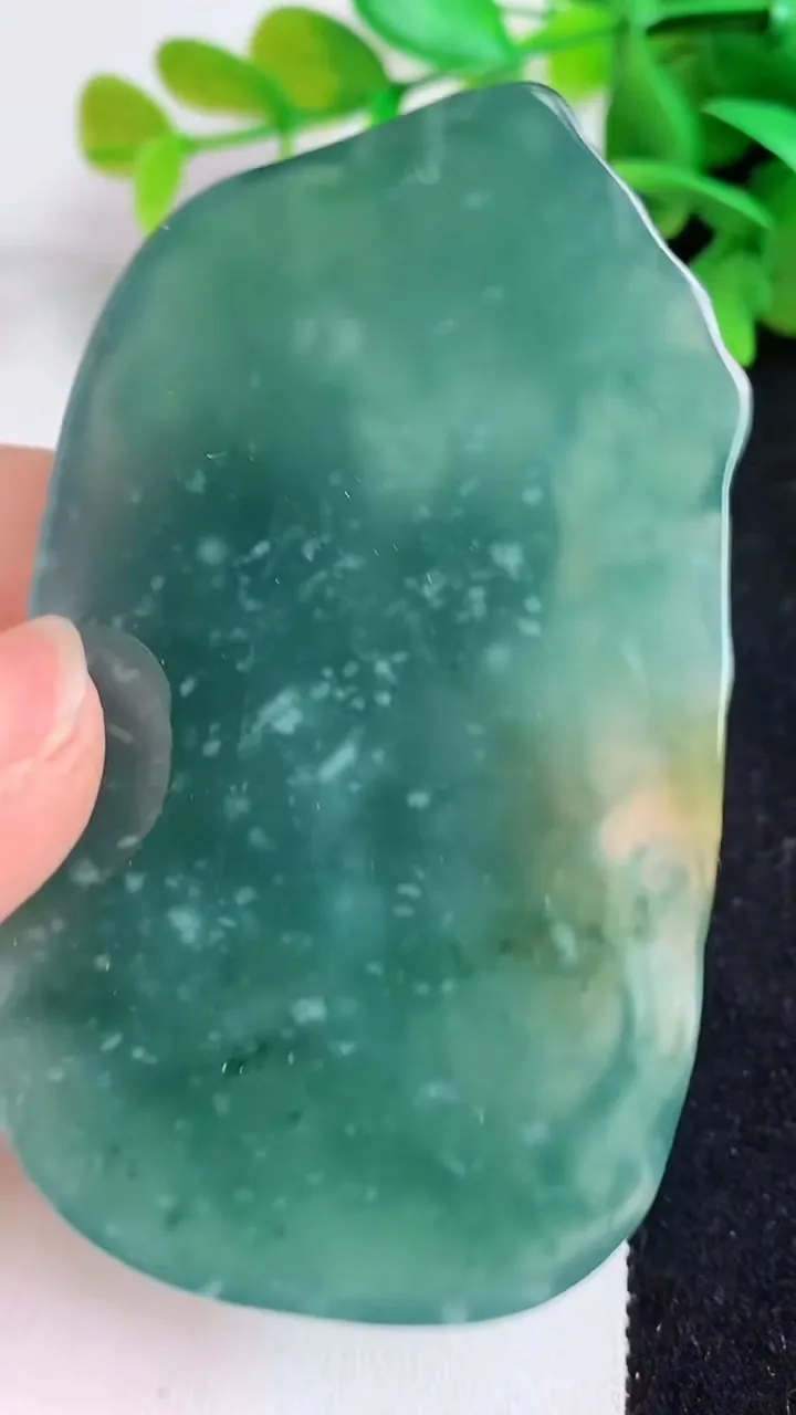 天然A货翡翠蓝水双彩祥龙观音菩萨吊坠，尺寸73-42-7.2，重:47.93g
5月7日