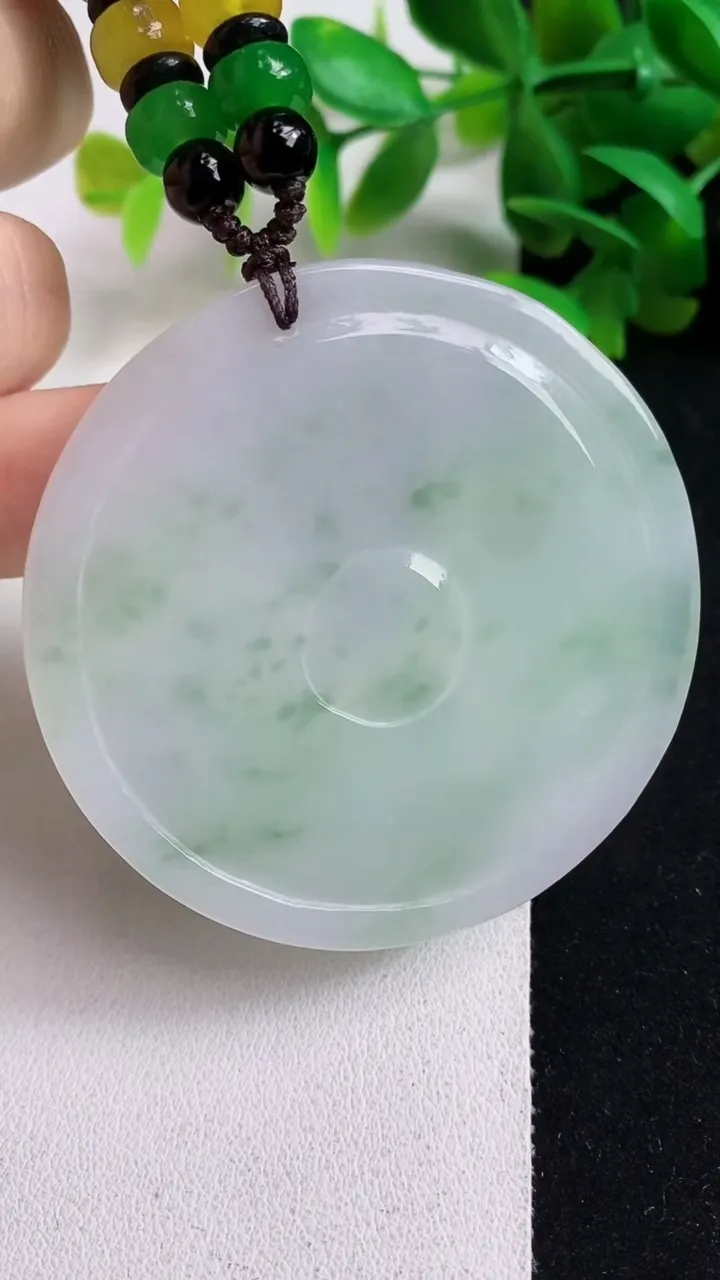 天然A货翡翠龙牌吊坠，尺寸55-6.9，重:32.58g
5月7日