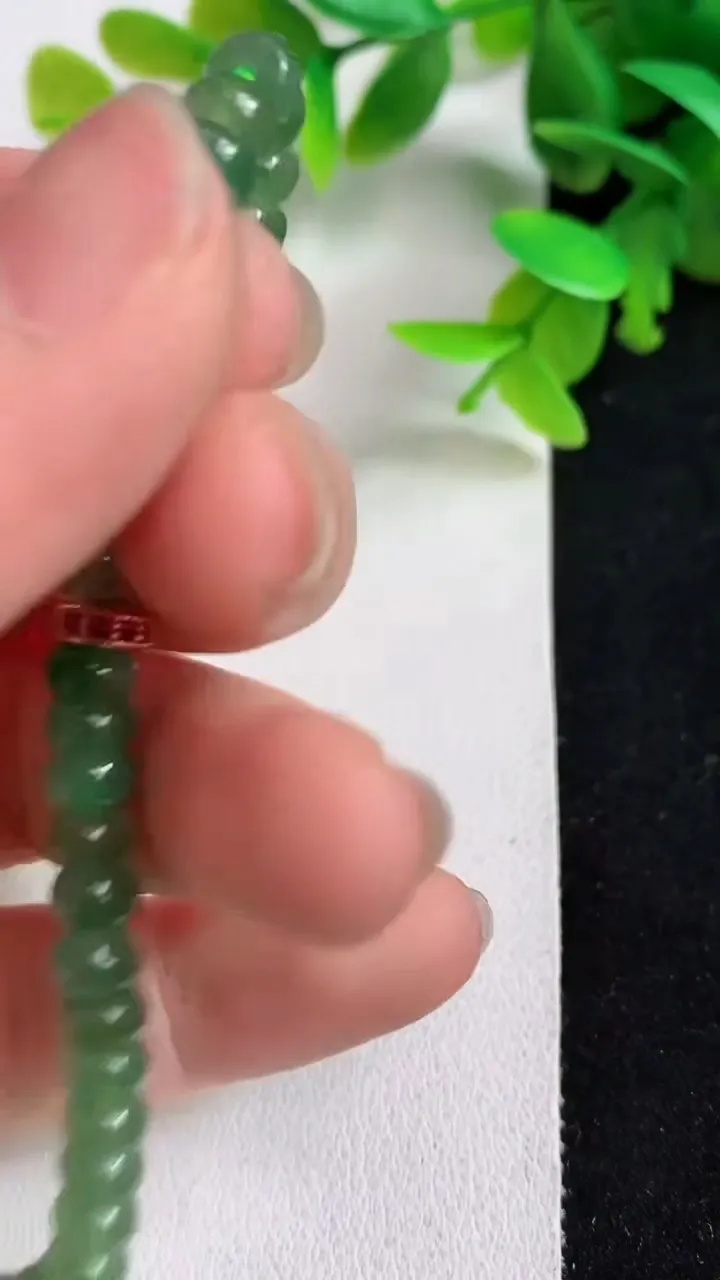 天然A货翡翠算盘珠手串50颗，尺寸5.6，重:11.94g5月7日
工厂直销收藏佳品,种好水足，色泽均匀，有种有色，上手高大气！