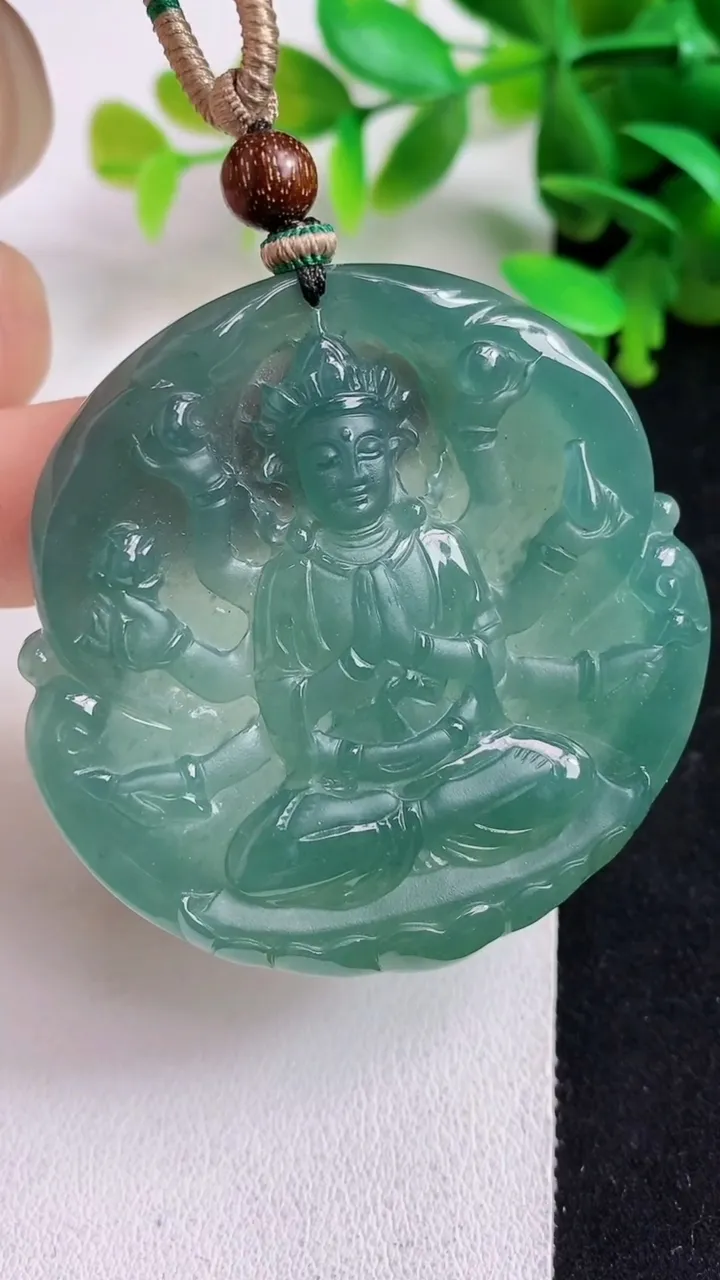 天然A货翡翠蓝水千手观音吊坠，尺寸50-6.5，重:33.70g
5月7日
