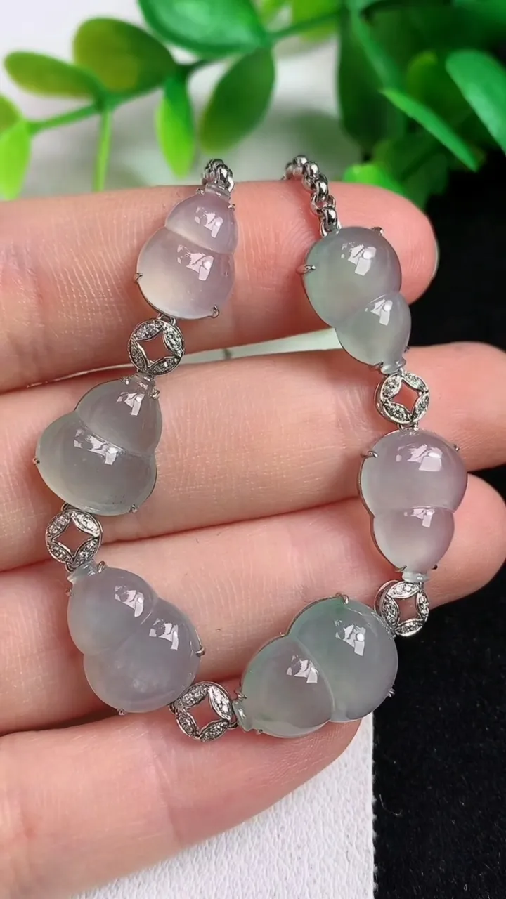 天然A货翡翠白冰葫芦手链，尺寸16.2-11.6-4.4，重量:8.37g
5月7日