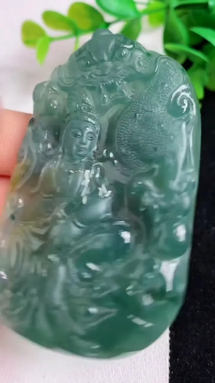 天然A货翡翠蓝水双彩祥龙观音菩萨吊坠，尺寸73-42-7.2，重:47.93g
5月7日