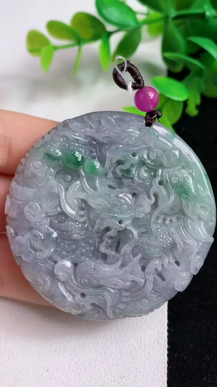 天然A货翡翠春带彩 紫罗兰九龙至尊 龙牌吊坠，尺寸53-10.2，重:54.80g
5月7日