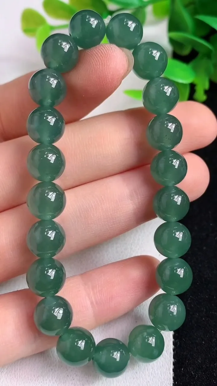 天然A货翡翠货蓝水圆珠手串21颗，尺寸8.8，重:24.46g5月7日
工厂直销收藏佳品,种好水足，色泽均匀，有种有色，上手高大气！