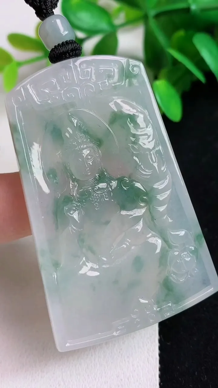 天然A货翡翠飘花普贤菩萨吊坠，尺寸57-37.3-5，重量:30.00g
5月7日
