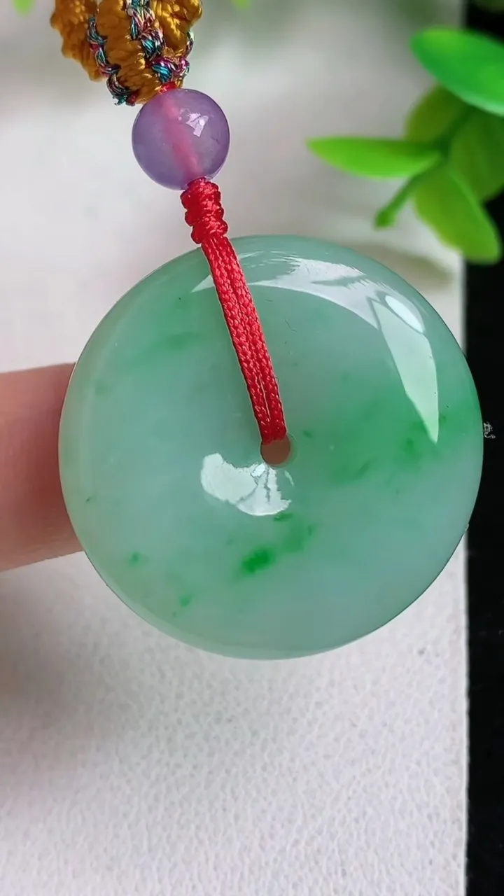 天然A货翡翠平安扣吊坠，尺寸29-5.9，重:10.40g
5月7日