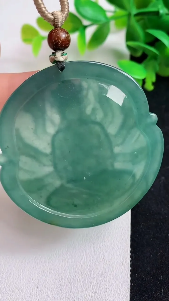 天然A货翡翠蓝水千手观音吊坠，尺寸50-6.5，重:33.70g
5月7日