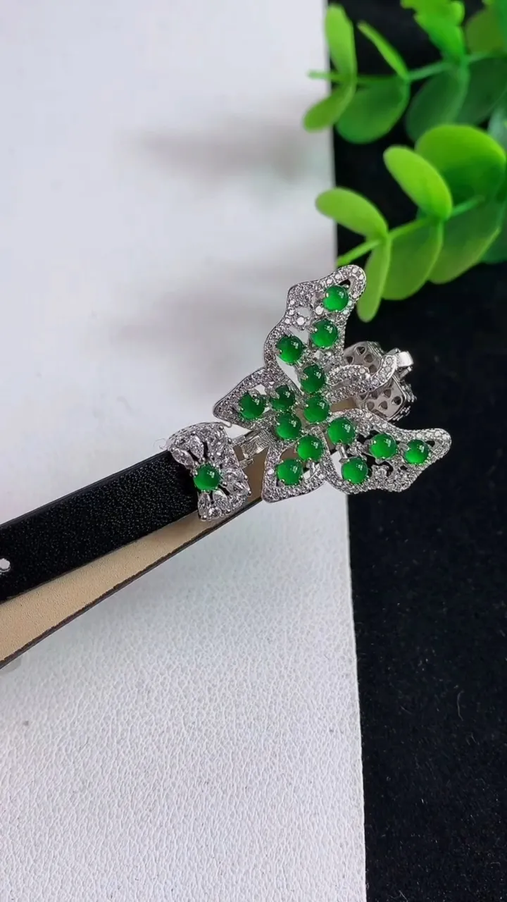 天然A货翡翠蛋面蝴蝶手表，尺寸3，重量:9.36g
5月7日