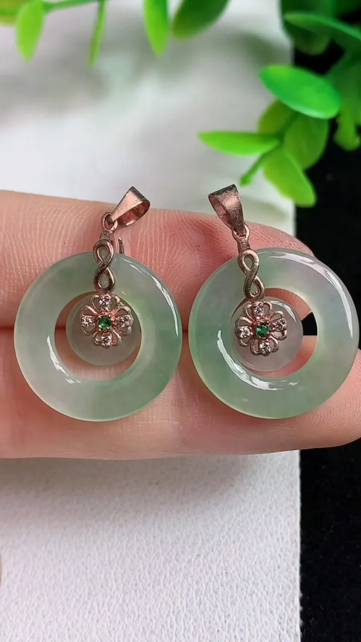天然A货翡翠母子平安扣吊坠一对，尺寸19.2-2.8，重:3.69g
5月7日