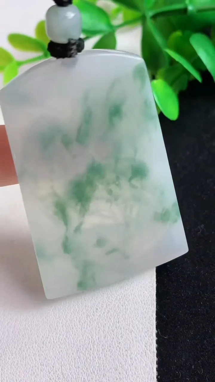 天然A货翡翠飘花普贤菩萨吊坠，尺寸57-37.3-5，重量:30.00g
5月7日