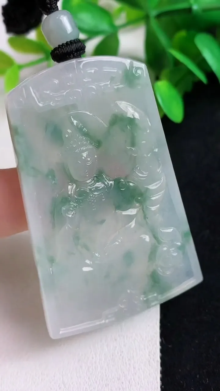 天然A货翡翠飘花普贤菩萨吊坠，尺寸57-37.3-5，重量:30.00g
5月7日
