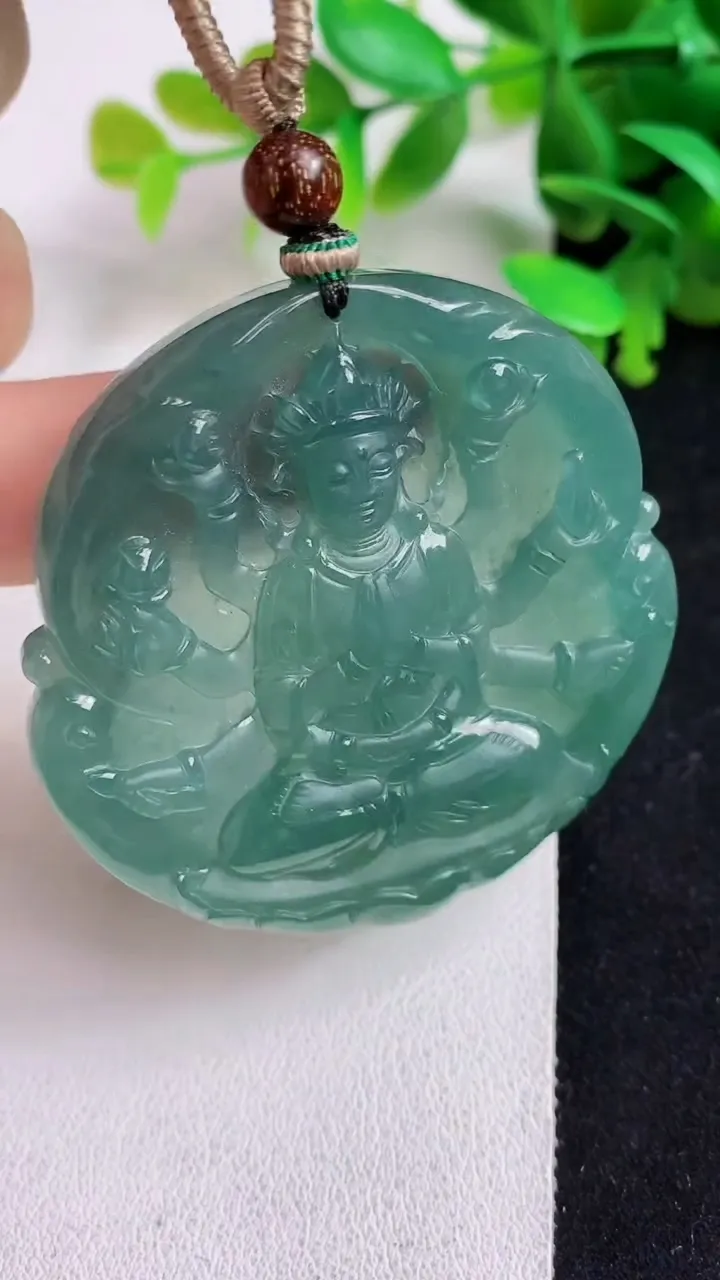 天然A货翡翠蓝水千手观音吊坠，尺寸50-6.5，重:33.70g
5月7日