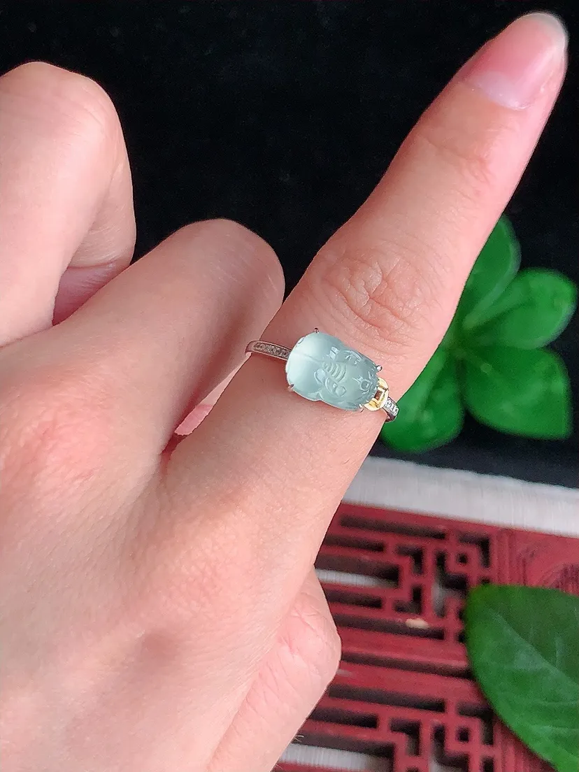 天然A货翡翠18K金伴钻镶嵌晴水招财貔貅戒指 圈口17.4裸石尺寸10×7mm 重量1.82g 0506