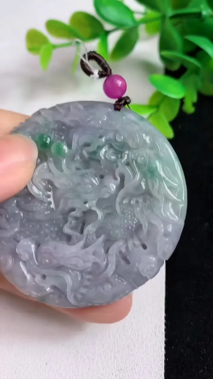 天然A货翡翠春带彩 紫罗兰九龙至尊 龙牌吊坠，尺寸53-10.2，重:54.80g
5月7日
