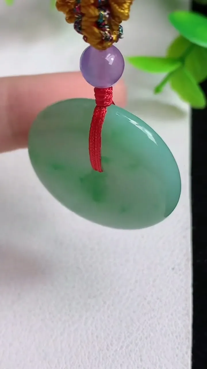 天然A货翡翠平安扣吊坠，尺寸29-5.9，重:10.40g
5月7日