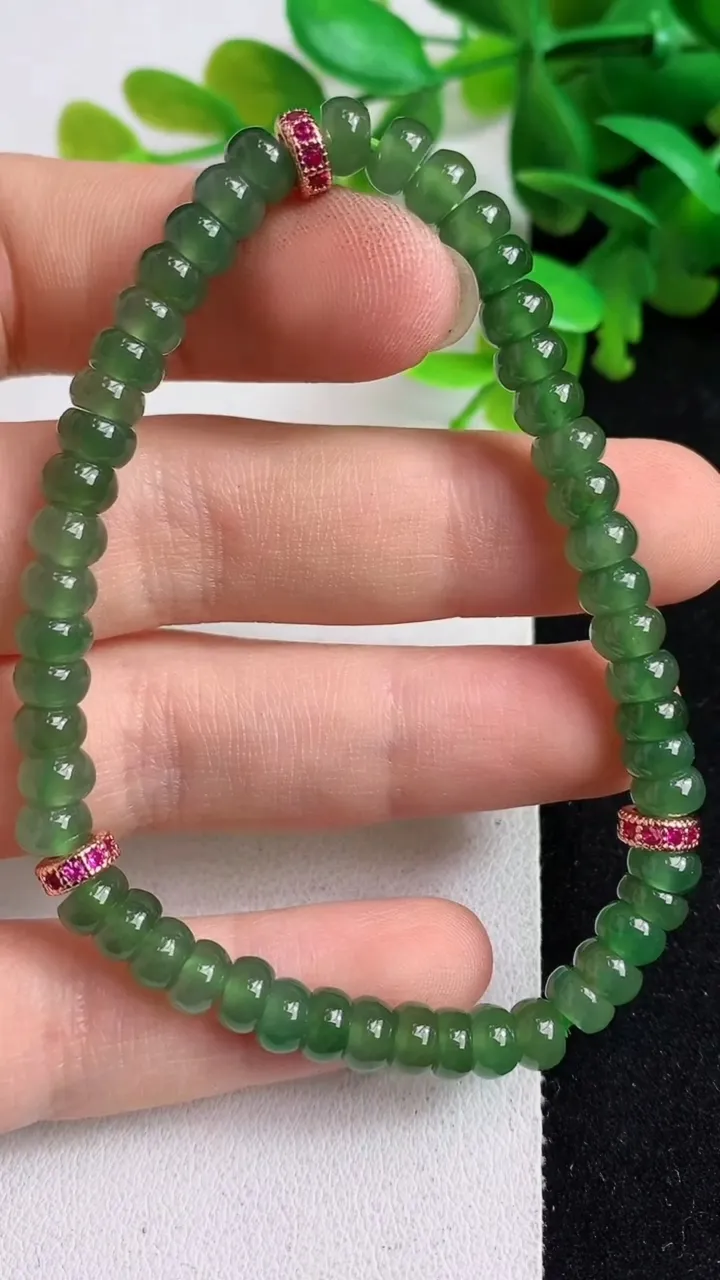 天然A货翡翠算盘珠手串50颗，尺寸5.6，重:12.05g5月7日
工厂直销收藏佳品,种好水足，色泽