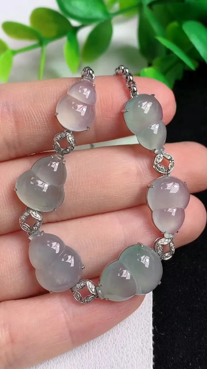 天然A货翡翠白冰葫芦手链，尺寸16.2-11.6-4.4，重量:8.37g
5月7日