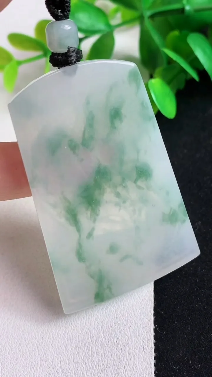 天然A货翡翠飘花普贤菩萨吊坠，尺寸57-37.3-5，重量:30.00g
5月7日
