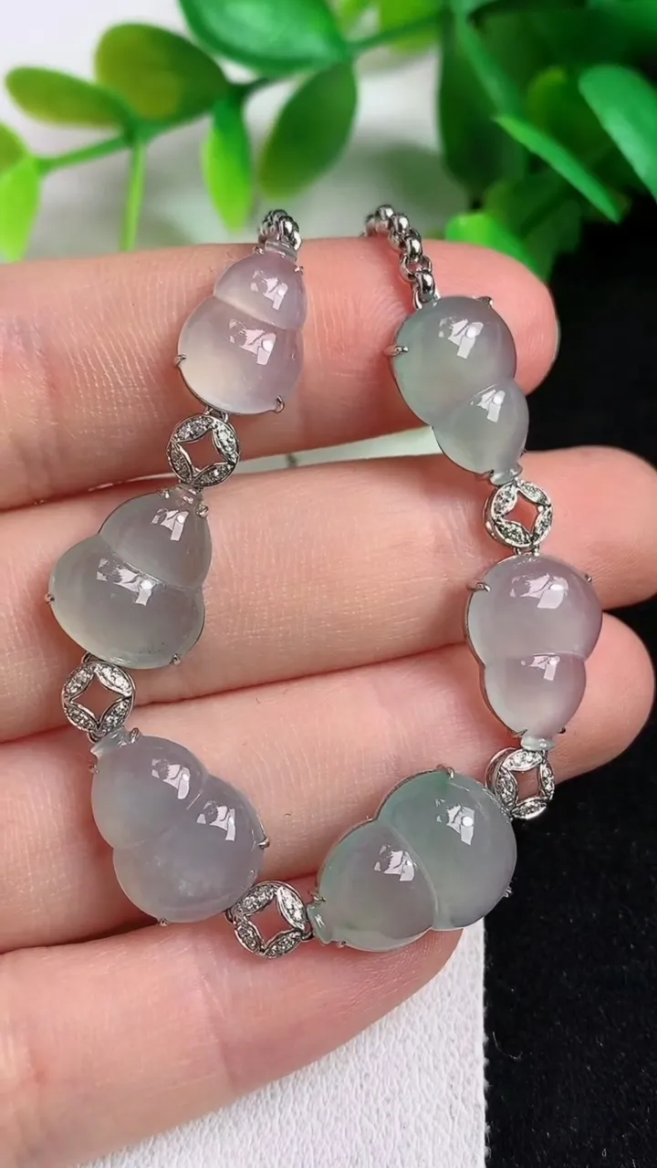 天然A货翡翠白冰葫芦手链，尺寸16.2-11.6-4.4，重量:8.37g
5月7日